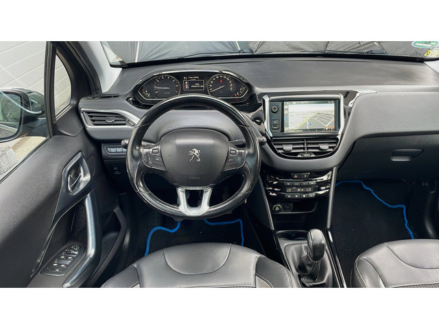 Foto 4 van Peugeot 2008 1.2 PureTech Allure-Navi-Leder-Panoram-Trekhaak