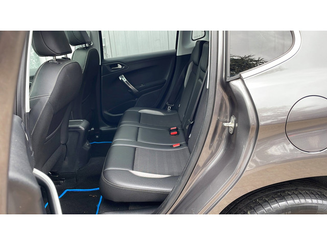 Foto 2 van Peugeot 2008 1.2 PureTech Allure-Navi-Leder-Panoram-Trekhaak