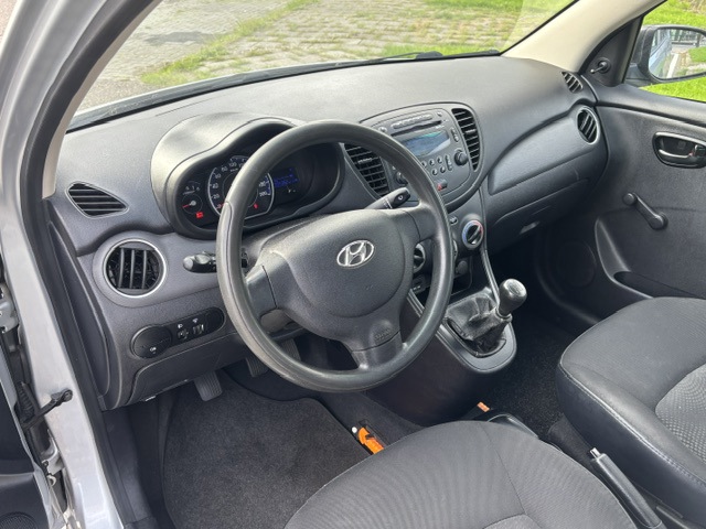 Foto 3 van Hyundai I10 1.1 Pure 5-Drs Stuurbekrachtiging Audio-CD/MP3 LMV 15" Colorpakket ABS Multimedia Dealer