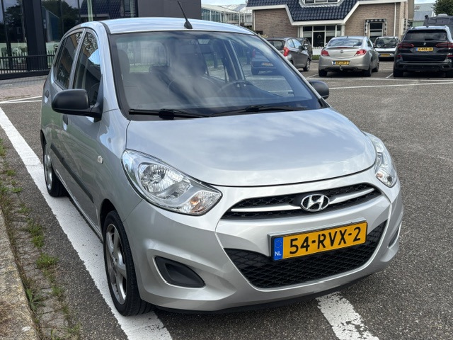 Foto 6 van Hyundai I10 1.1 Pure 5-Drs Stuurbekrachtiging Audio-CD/MP3 LMV 15" Colorpakket ABS Multimedia Dealer