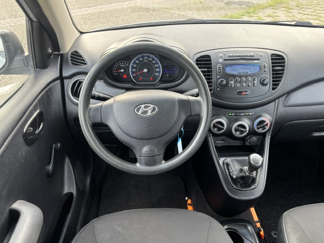 Foto 8 van Hyundai I10 1.1 Pure 5-Drs Stuurbekrachtiging Audio-CD/MP3 LMV 15" Colorpakket ABS Multimedia Dealer