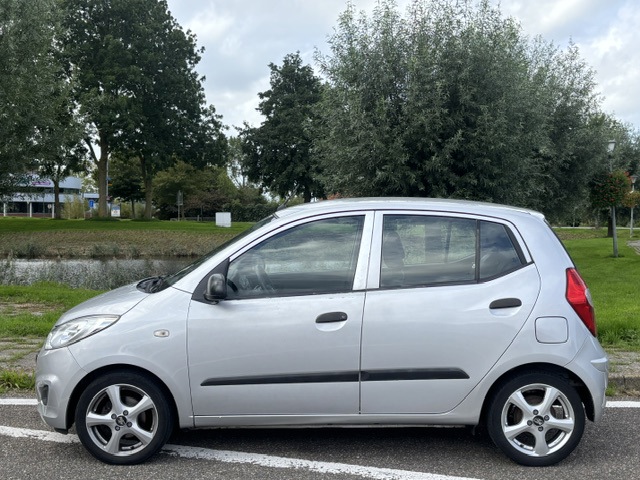 Foto 9 van Hyundai I10 1.1 Pure 5-Drs Stuurbekrachtiging Audio-CD/MP3 LMV 15" Colorpakket ABS Multimedia Dealer