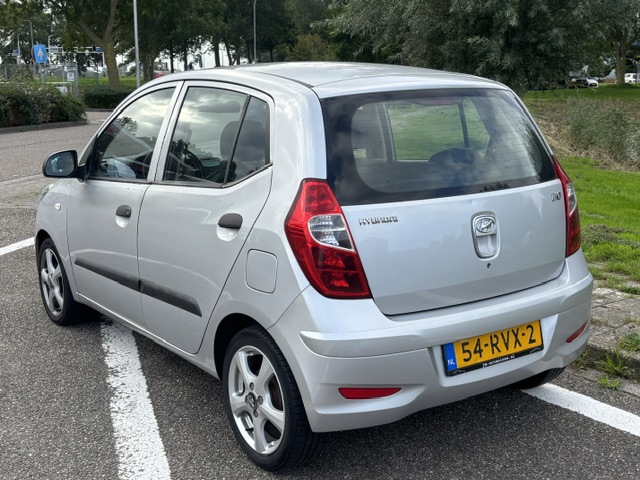 Foto 10 van Hyundai I10 1.1 Pure 5-Drs Stuurbekrachtiging Audio-CD/MP3 LMV 15" Colorpakket ABS Multimedia Dealer