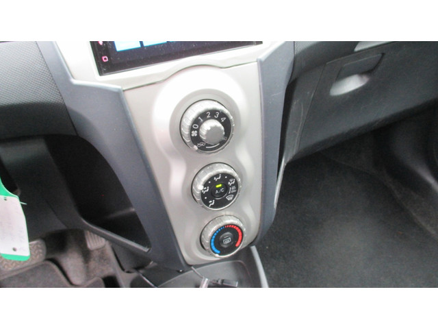 Foto 3 van Toyota Yaris 1.3 VVTi Sol MMT