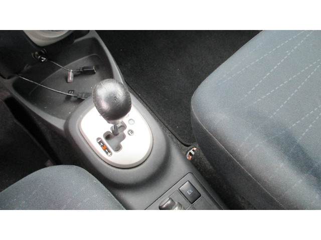 Foto 2 van Toyota Yaris 1.3 VVTi Sol MMT