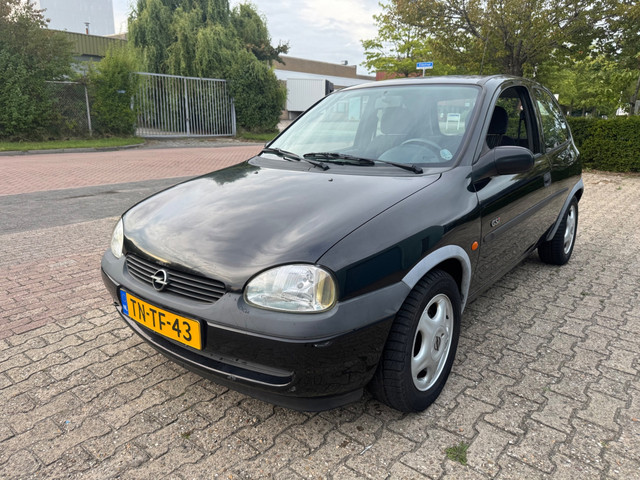 Foto 3 van Opel Corsa 1.6i-16V GSi Optic