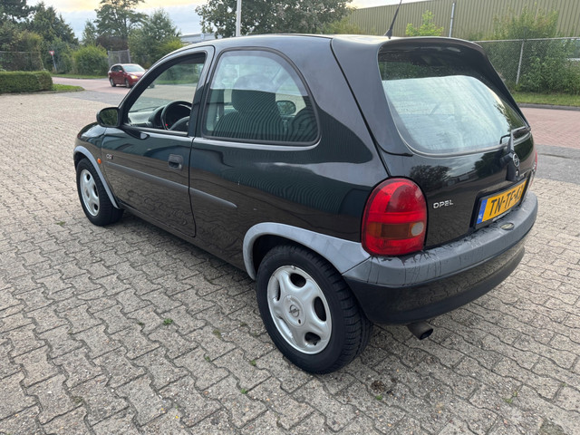 Foto 6 van Opel Corsa 1.6i-16V GSi Optic
