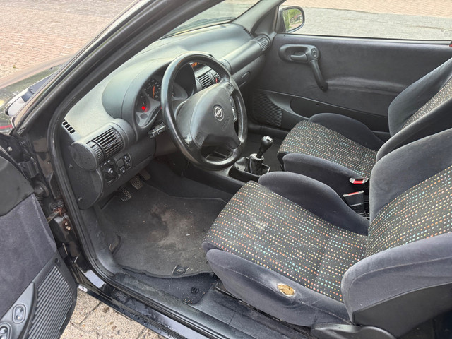 Foto 2 van Opel Corsa 1.6i-16V GSi Optic