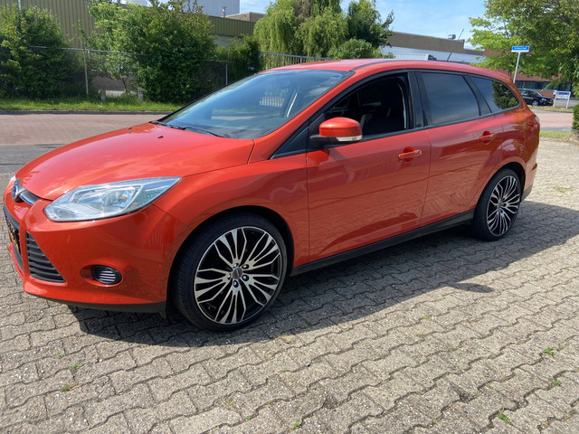 Foto 4 van Ford Focus Wagon 1.6 TI-VCT Titanium WATERSCHADE!!!