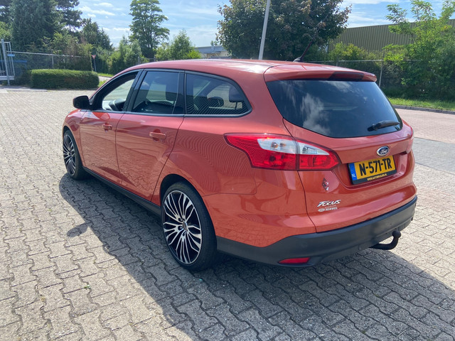 Foto 6 van Ford Focus Wagon 1.6 TI-VCT Titanium WATERSCHADE!!!