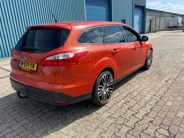 Foto 8 van Ford Focus Wagon 1.6 TI-VCT Titanium WATERSCHADE!!!