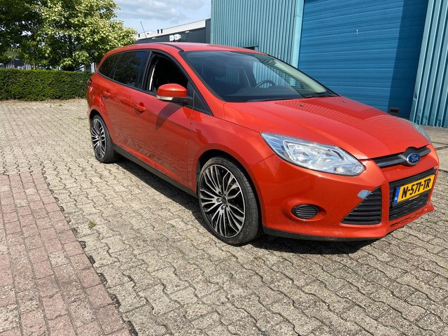 Foto 10 van Ford Focus Wagon 1.6 TI-VCT Titanium WATERSCHADE!!!