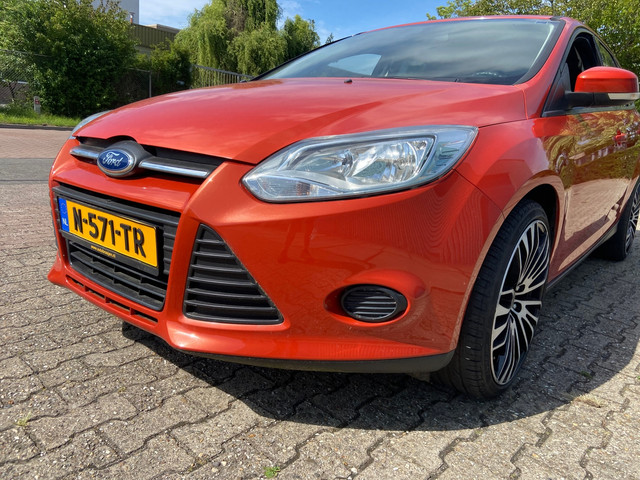 Ford Focus Wagon 1.6 TI-VCT Titanium WATERSCHADE!!!