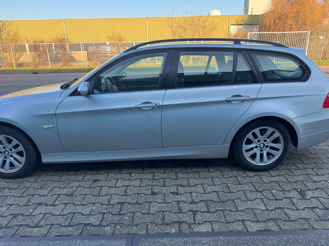 Foto 5 van BMW 3-serie Touring 320i High Executive