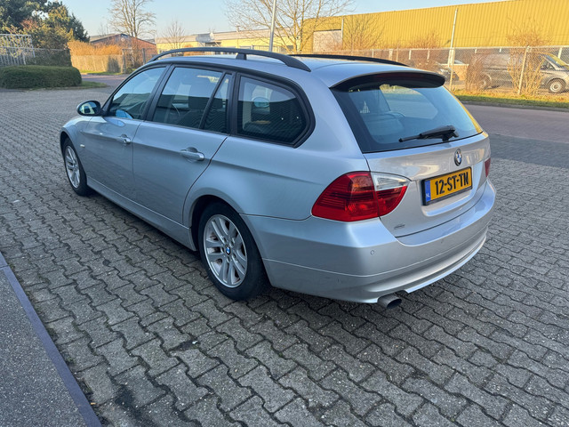 Foto 6 van BMW 3-serie Touring 320i High Executive