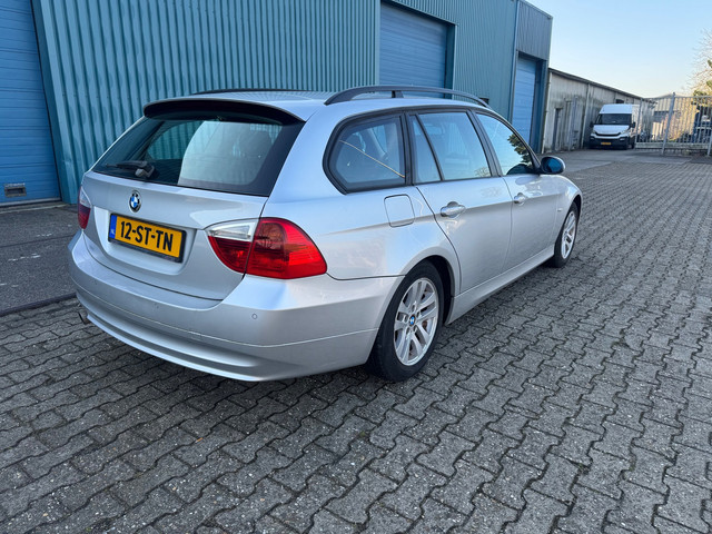 Foto 8 van BMW 3-serie Touring 320i High Executive