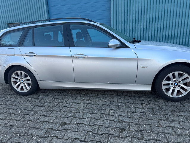 Foto 9 van BMW 3-serie Touring 320i High Executive