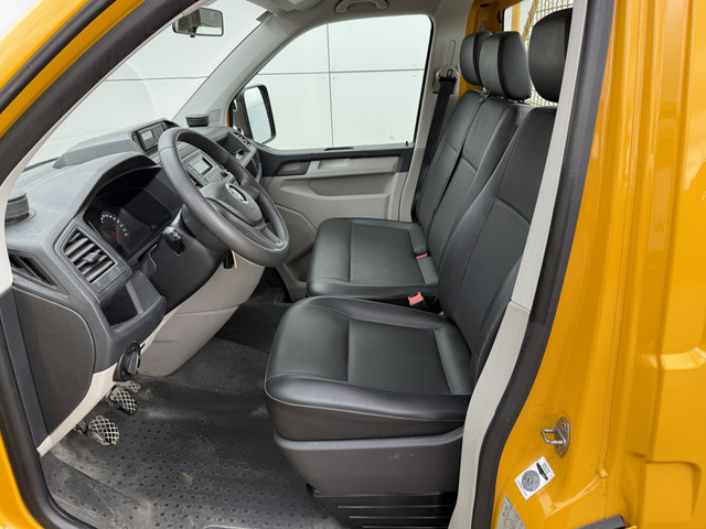 Foto 4 van Volkswagen Transporter T6 150PK Open Laadbak Cruise Control Airco 2.2T Trekhaak Pritische Pickup Ope