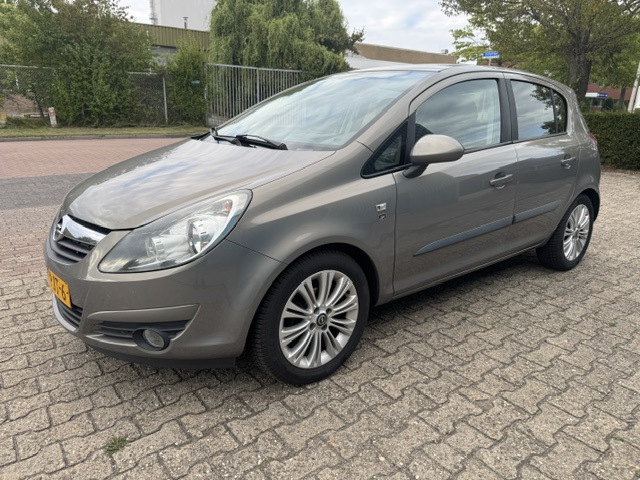 Foto 4 van Opel Corsa 1.2-16V '111' Edition