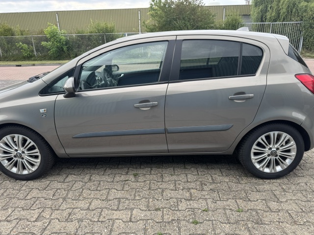 Foto 5 van Opel Corsa 1.2-16V '111' Edition