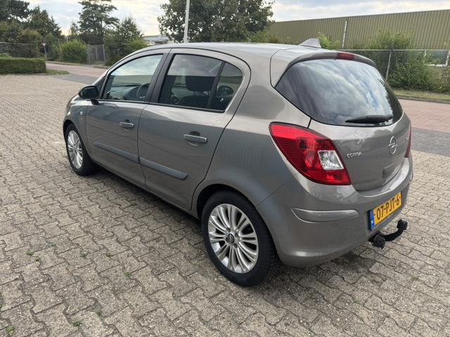 Foto 6 van Opel Corsa 1.2-16V '111' Edition