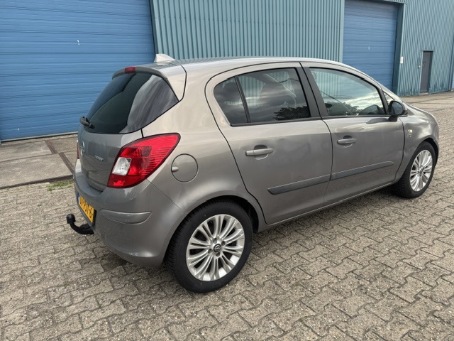 Foto 8 van Opel Corsa 1.2-16V '111' Edition