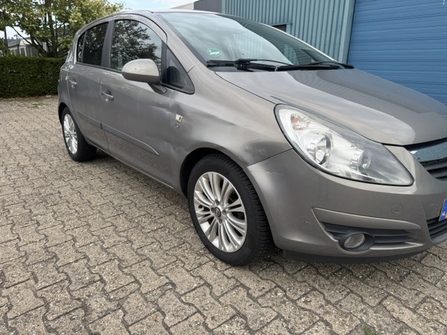 Foto 10 van Opel Corsa 1.2-16V '111' Edition