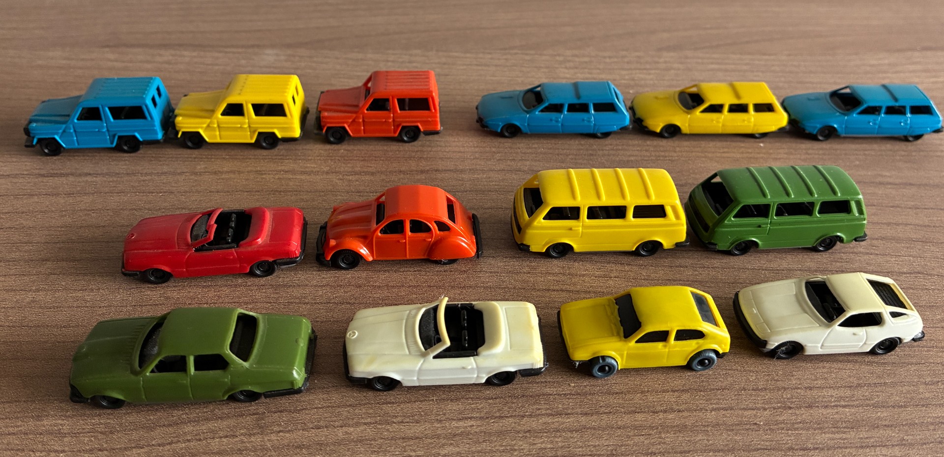 14 stuks personen auto's