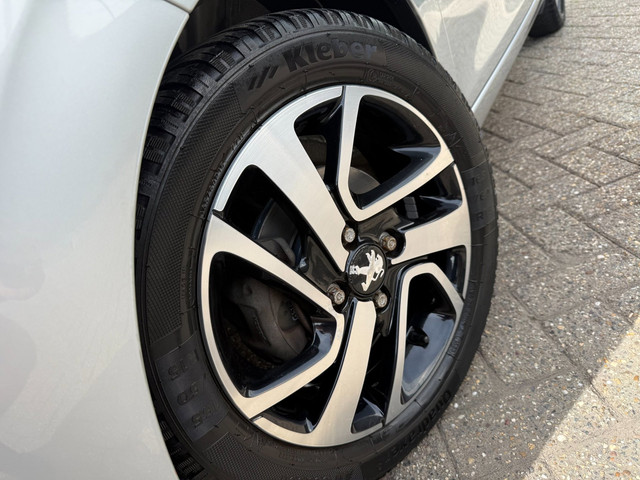 Foto 7 van Peugeot 108 1.2 Puretech Allure|Nieuwe distributie|Camera|Bluetooth|Allseason