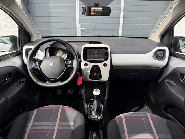 Foto 2 van Peugeot 108 1.2 Puretech Allure|Nieuwe distributie|Camera|Bluetooth|Allseason