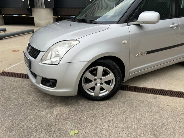 Foto 3 van Suzuki Swift 1.5 Exclusive, Automaat, Airco