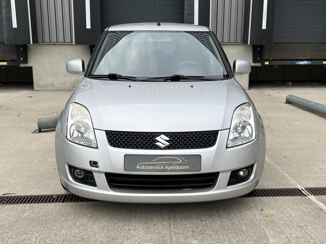 Foto 4 van Suzuki Swift 1.5 Exclusive, Automaat, Airco