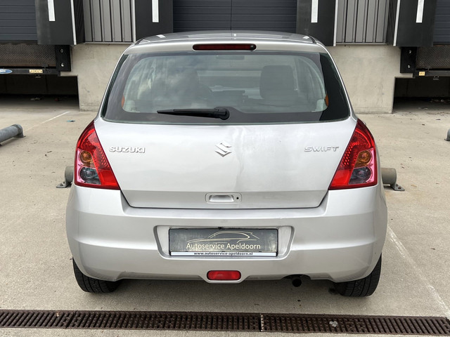 Foto 9 van Suzuki Swift 1.5 Exclusive, Automaat, Airco