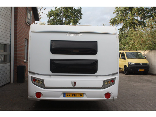 Foto 8 van Tabbert W26 Stapelbed, Douche, Luifel, Dubbele Mover, Frans Bed, Rond zit, Airco, Midden Keuken
