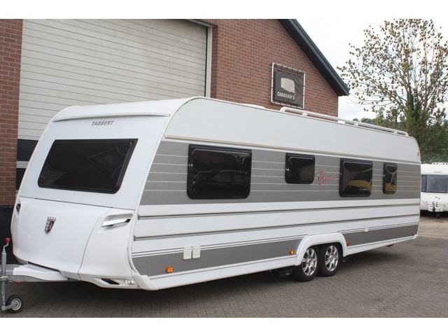 Foto 4 van Tabbert W26 Stapelbed, Douche, Luifel, Dubbele Mover, Frans Bed, Rond zit, Airco, Midden Keuken