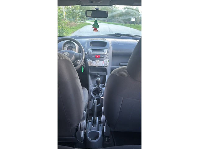 Foto 2 van Toyota Aygo 1.0-12V BJ2010/5DRS/AIRCO/APK 9-2027