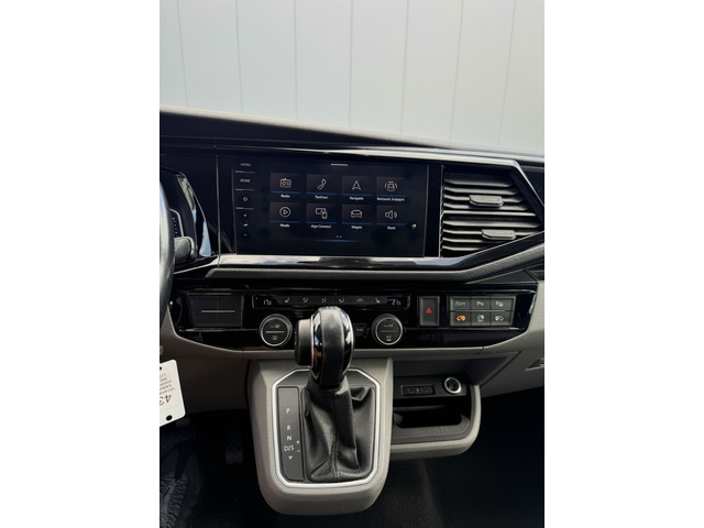 Foto 3 van Volkswagen Transporter 2.0 TDI L2H1 30 DC Caravelle Virtual, Adaptieve Cruise, Camera, 2 x Electrisc