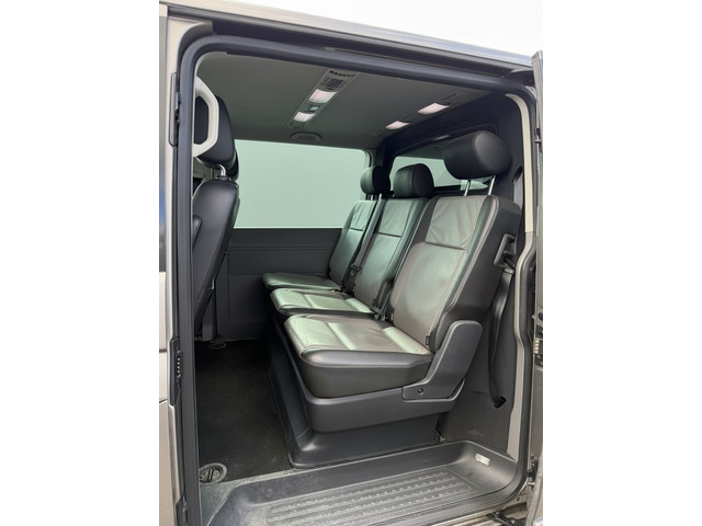 Foto 2 van Volkswagen Transporter 2.0 TDI L2H1 30 DC Caravelle Virtual, Adaptieve Cruise, Camera, 2 x Electrisc
