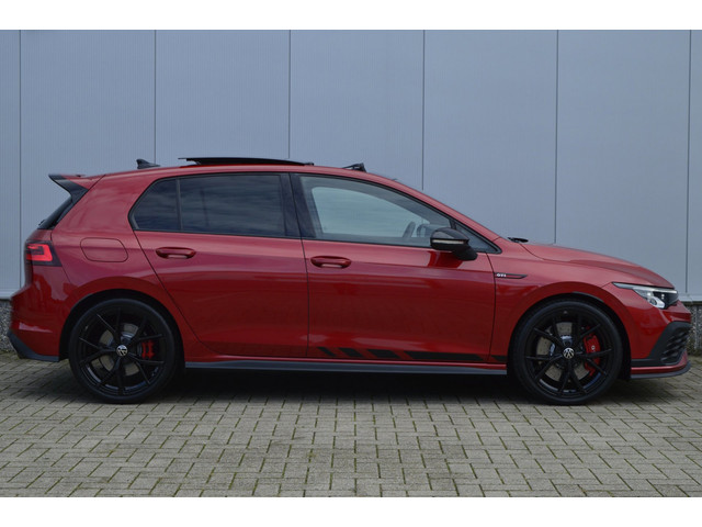 Foto 3 van Volkswagen Golf 8 2.0 TSI GTI Clubsport Akrapovic 300pk DSG7 2023