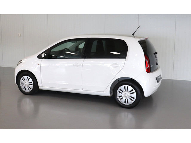 Foto 2 van Volkswagen Up! Volkswagen up! Move up | Airco 2015| € 7.450 rijklaar.