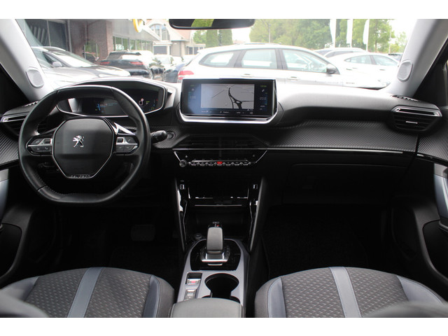 Foto 5 van Peugeot e-2008 EV Allure Pack 50 kWh / SoH 91 % / Camera / Keyless / CarPlay / Half Leder / 17'' / S