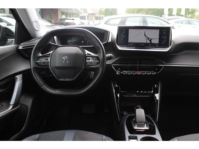 Foto 9 van Peugeot e-2008 EV Allure Pack 50 kWh / SoH 91 % / Camera / Keyless / CarPlay / Half Leder / 17'' / S