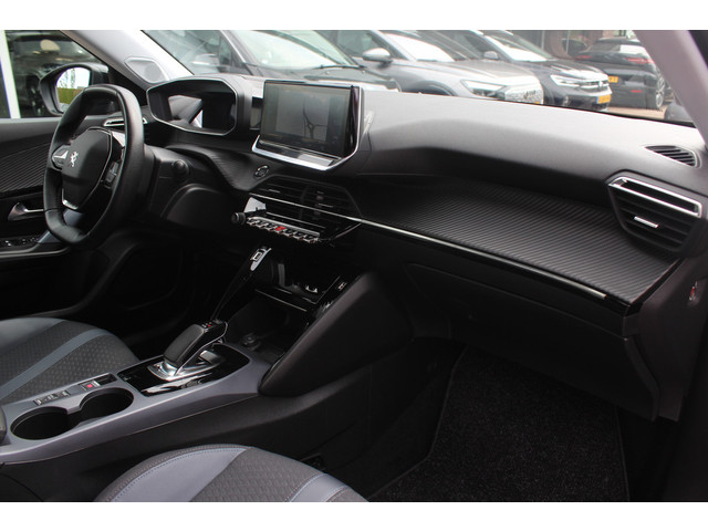 Foto 10 van Peugeot e-2008 EV Allure Pack 50 kWh / SoH 91 % / Camera / Keyless / CarPlay / Half Leder / 17'' / S