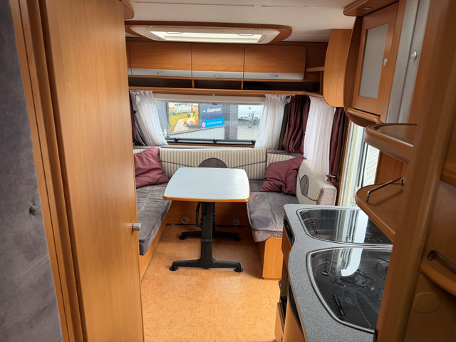 Foto 5 van DETHLEFFS Camper 510 V ’06 (Enkele Bedden, Rondzit)