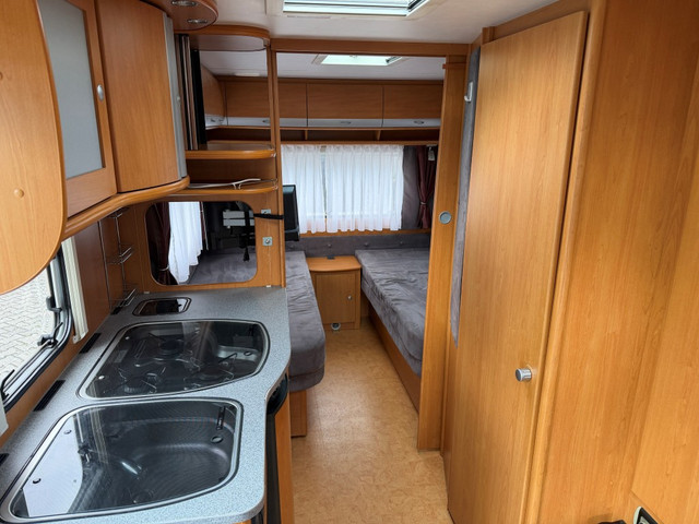 Foto 4 van DETHLEFFS Camper 510 V ’06 (Enkele Bedden, Rondzit)