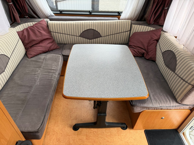 Foto 3 van DETHLEFFS Camper 510 V ’06 (Enkele Bedden, Rondzit)