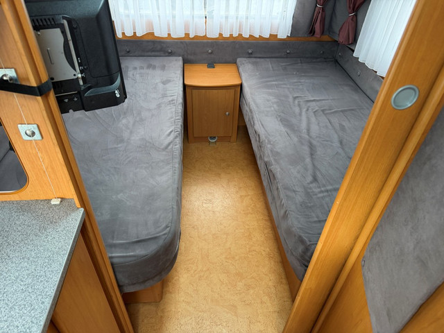 Foto 2 van DETHLEFFS Camper 510 V ’06 (Enkele Bedden, Rondzit)