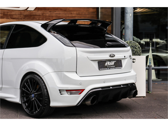 Foto 2 van Ford Focus 2.5 RS **collectors item/Milltek/Mountune/Carbon/Recaro**