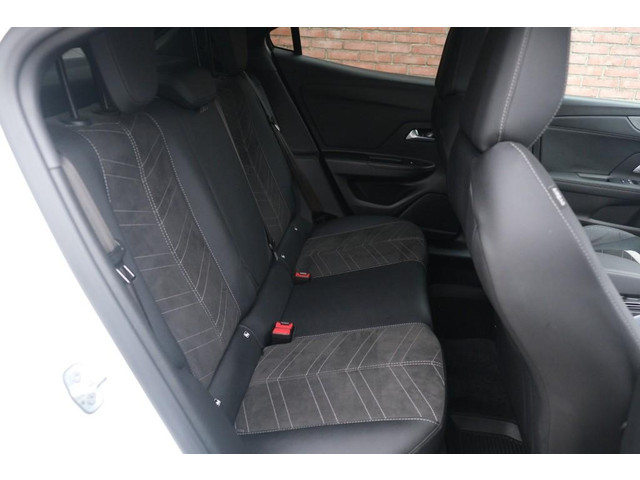 Foto 4 van Opel Mokka 1.2 Turbo 130pk EAT8 Ultimate - Adaptieve cruise - Achteruitrijcamera - Apple CarPlay - K