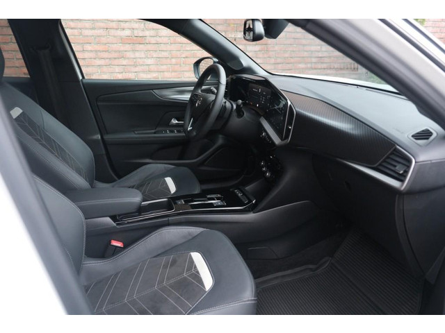 Foto 5 van Opel Mokka 1.2 Turbo 130pk EAT8 Ultimate - Adaptieve cruise - Achteruitrijcamera - Apple CarPlay - K